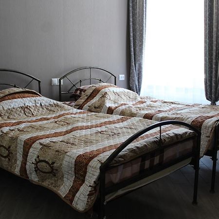 Guest House On Gia Abesadze Street Tbilisi Exterior foto